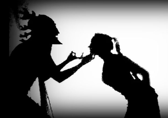 Mit Tanz, Schauspiel, Schattenspiel und Feuerakrobatik wird man in die nordische Legende der Entstehung unserer Welt entführt. Es entsteht ein mystischer Raum, in dem die Emotionen zum Urgrund allen Seins werden.