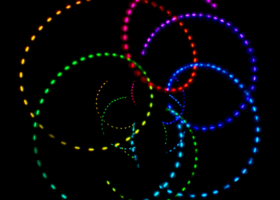 Bunte Leuchtbälle ziehen geomterische Figuren durch die Nacht.<br>
Verzaubern Sie ihr Event mit einer eindrucksvollen LED-Show.